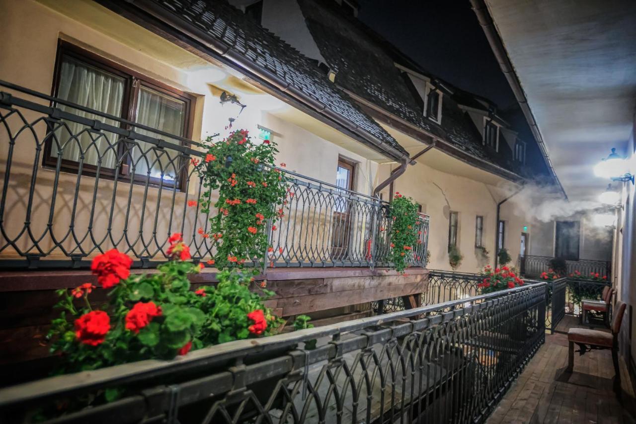 Drachenhaus Hotel Braşov Exterior foto